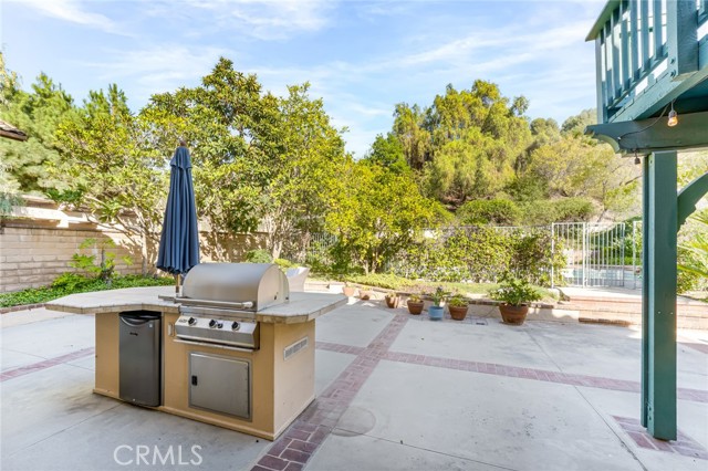 Built in bbq perfect for entertaining...