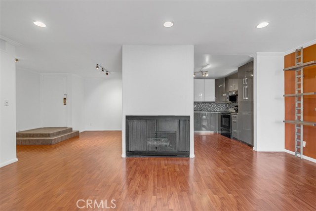 65 N Allen Avenue, Pasadena CA: https://media.crmls.org/medias/018fe581-e4ac-4eb3-b88c-5b917a031762.jpg
