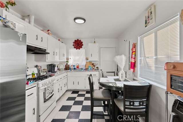 Detail Gallery Image 10 of 23 For 11816 Victory Bld, North Hollywood,  CA 91606 - – Beds | – Baths