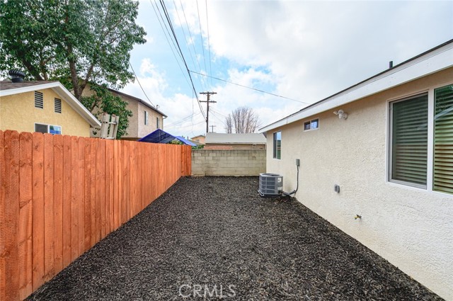 Detail Gallery Image 6 of 12 For 528 W 43rd St, Los Angeles,  CA 90037 - – Beds | – Baths