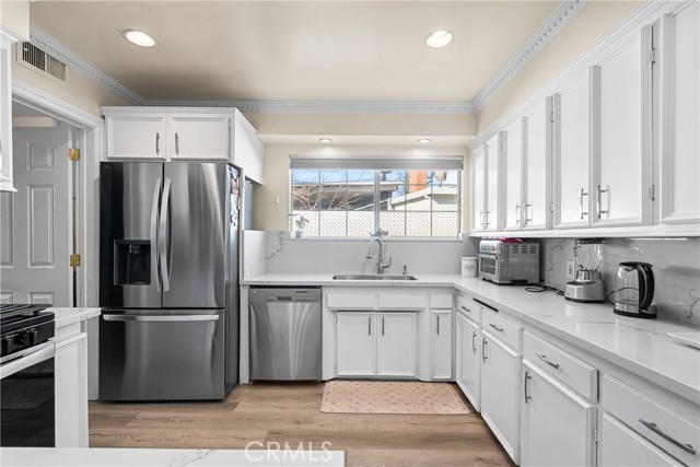 Detail Gallery Image 21 of 59 For 9559 9561 Natick Ave, North Hills,  CA 91343 - 5 Beds | 4 Baths