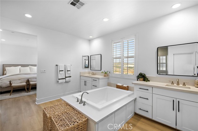 92 Majeza Court, Rancho Mission Viejo CA: https://media.crmls.org/medias/01923723-6408-498b-bc43-9977627d3b76.jpg
