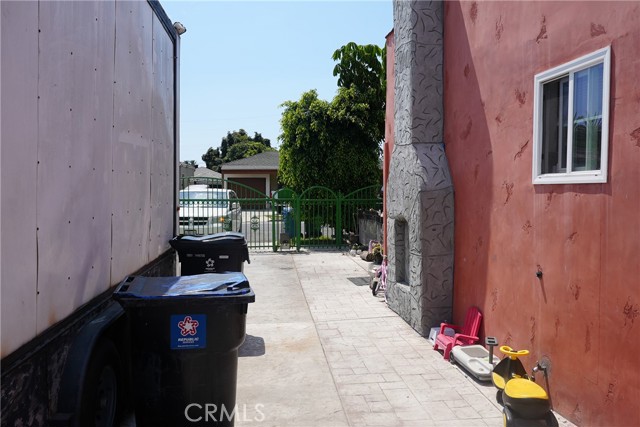Detail Gallery Image 2 of 5 For 16204 S Bradfield Ave, Compton,  CA 90221 - 4 Beds | 2 Baths
