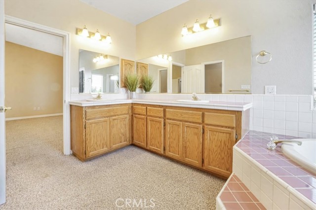 6940 Oak Vista Lane, Oak Hills CA: https://media.crmls.org/medias/0192825f-dd5f-4c22-ad2c-3fa7246c67f2.jpg