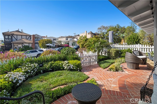 708 Orchid Avenue, Corona del Mar CA: https://media.crmls.org/medias/0193176d-f204-4eab-8d46-df2185b8913e.jpg