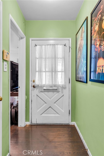 Detail Gallery Image 5 of 29 For 5425 Halbrent, Sherman Oaks,  CA 91411 - 3 Beds | 2 Baths