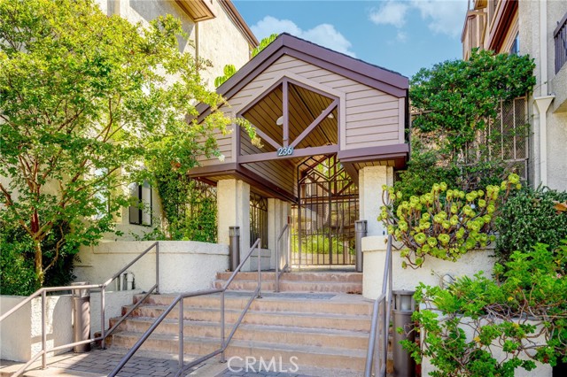 236 N Louise Street, Glendale CA: https://media.crmls.org/medias/0193edd9-db23-47e1-a10d-b8f0470140cd.jpg