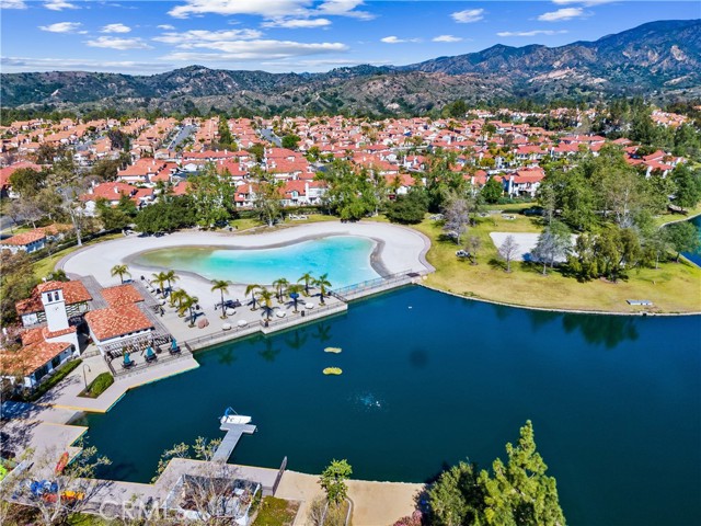 3 Vista Frondosa, Rancho Santa Margarita CA: https://media.crmls.org/medias/01947f19-8ded-4a85-bda7-54bffbfd9f10.jpg
