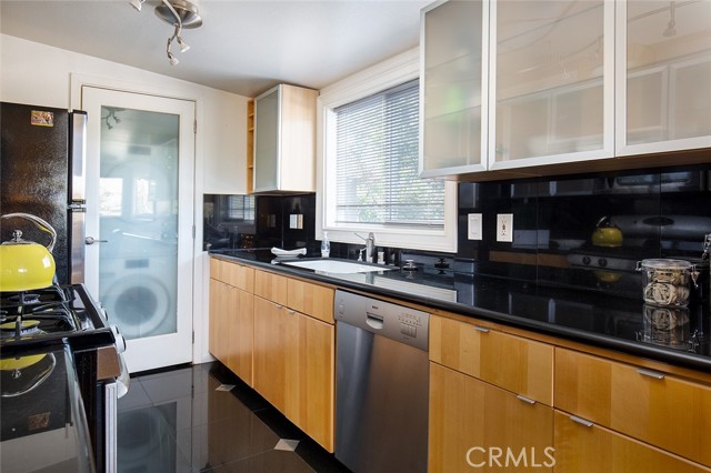 301 N Hudson Avenue, Pasadena CA: https://media.crmls.org/medias/0194ef21-7d93-4f75-a4a2-ace58de0d8e7.jpg