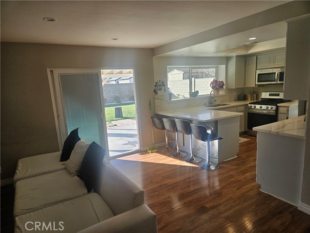 Detail Gallery Image 5 of 39 For 37323 Daybreak Street, Palmdale,  CA 93550 - 4 Beds | 3 Baths