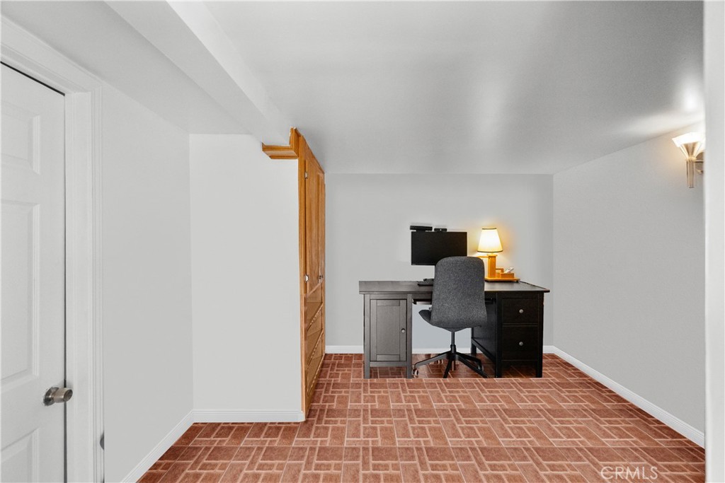 https://media.crmls.org/medias/01957dd9-f515-4232-ad1a-5231cf909f48.jpg?preset=X-Large