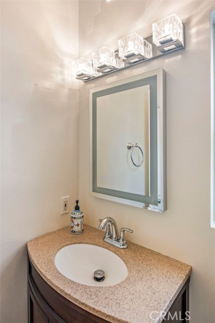 Detail Gallery Image 27 of 37 For 20546 Miranda Pl, Woodland Hills,  CA 91367 - 3 Beds | 2 Baths