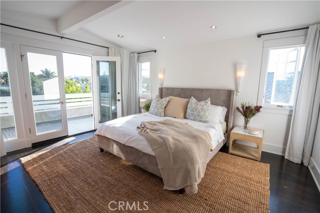 562 24th Place, Hermosa Beach, California 90254, 5 Bedrooms Bedrooms, ,4 BathroomsBathrooms,Residential,For Sale,24th,SB25023587