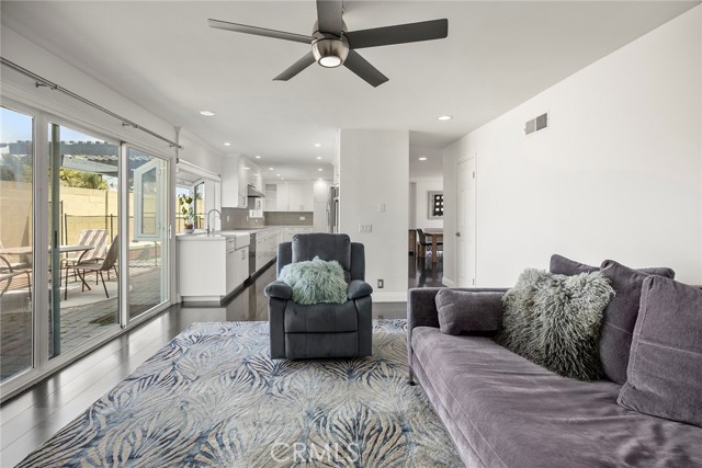 9461 Pier Drive, Huntington Beach CA: https://media.crmls.org/medias/0196fed6-a4c3-4e1a-a7a0-24d09446c7d4.jpg