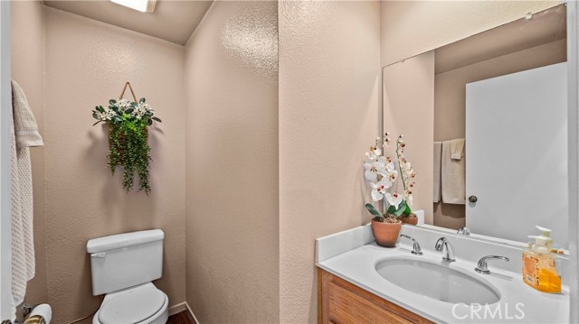 Detail Gallery Image 18 of 45 For 2215 Arabian Way, Corona,  CA 92879 - 3 Beds | 2/1 Baths