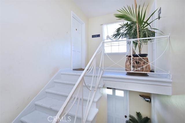 Detail Gallery Image 2 of 28 For 15230 1/2 Dickens St, Sherman Oaks,  CA 91403 - 2 Beds | 1 Baths