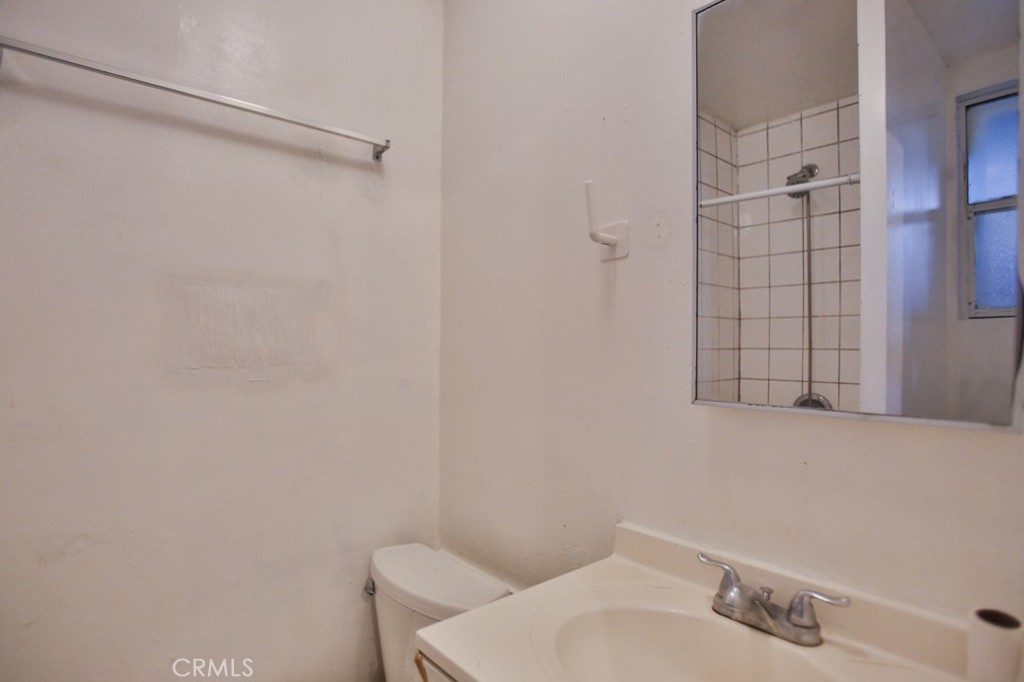 https://media.crmls.org/medias/0198035f-a228-480f-aca7-c9c796468916.jpg?preset=X-Large