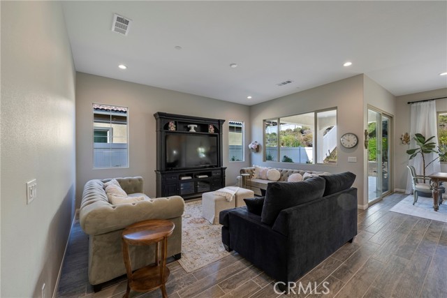 Detail Gallery Image 16 of 66 For 11976 Discovery Ct, Corona,  CA 92883 - 2 Beds | 2 Baths