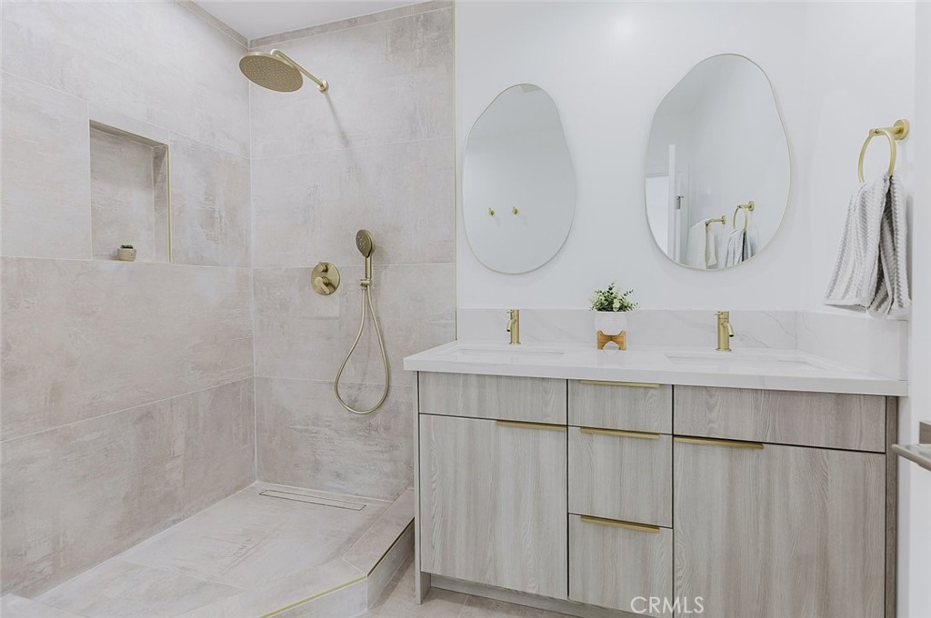 https://media.crmls.org/medias/0198ad95-be12-4b89-abd5-041499593d5f.jpg?preset=X-Large