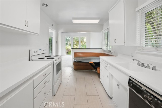 3288 Velma Drive, Los Angeles CA: https://media.crmls.org/medias/0199da16-3708-4292-86d8-5d78fd1b8dfe.jpg