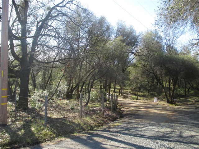 15 Hide A Way Road, Oroville CA: https://media.crmls.org/medias/019a7053-4635-4c5a-b8f0-c6082fbe6562.jpg