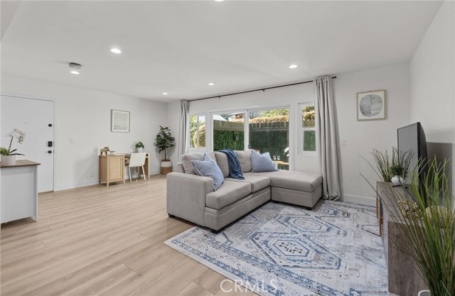 Detail Gallery Image 3 of 31 For 5001 Stoney Creek Rd #354,  Culver City,  CA 90230 - 2 Beds | 2 Baths