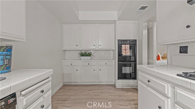 Detail Gallery Image 7 of 18 For 14521 Benefit St #102,  Sherman Oaks,  CA 91403 - 2 Beds | 2 Baths