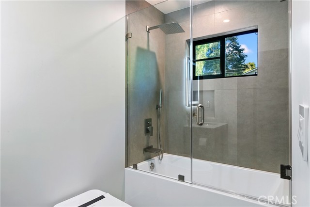 Detail Gallery Image 11 of 75 For 22269 Avenue San Luis, Woodland Hills,  CA 91364 - 5 Beds | 5/1 Baths