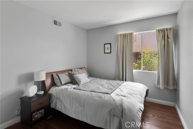 Image 11 of 26 For 40054 Oak Grove Avenue