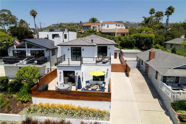 1703 S Ola Vista, San Clemente CA: https://media.crmls.org/medias/01a1e854-499c-4b7d-aba7-0e038ce00048.jpg