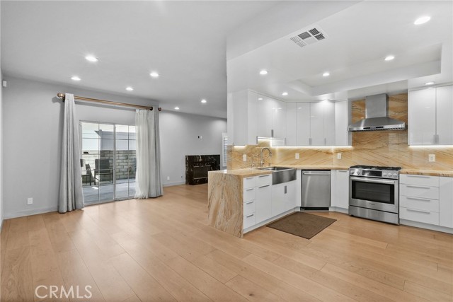 18328 Keswick Street photo 13