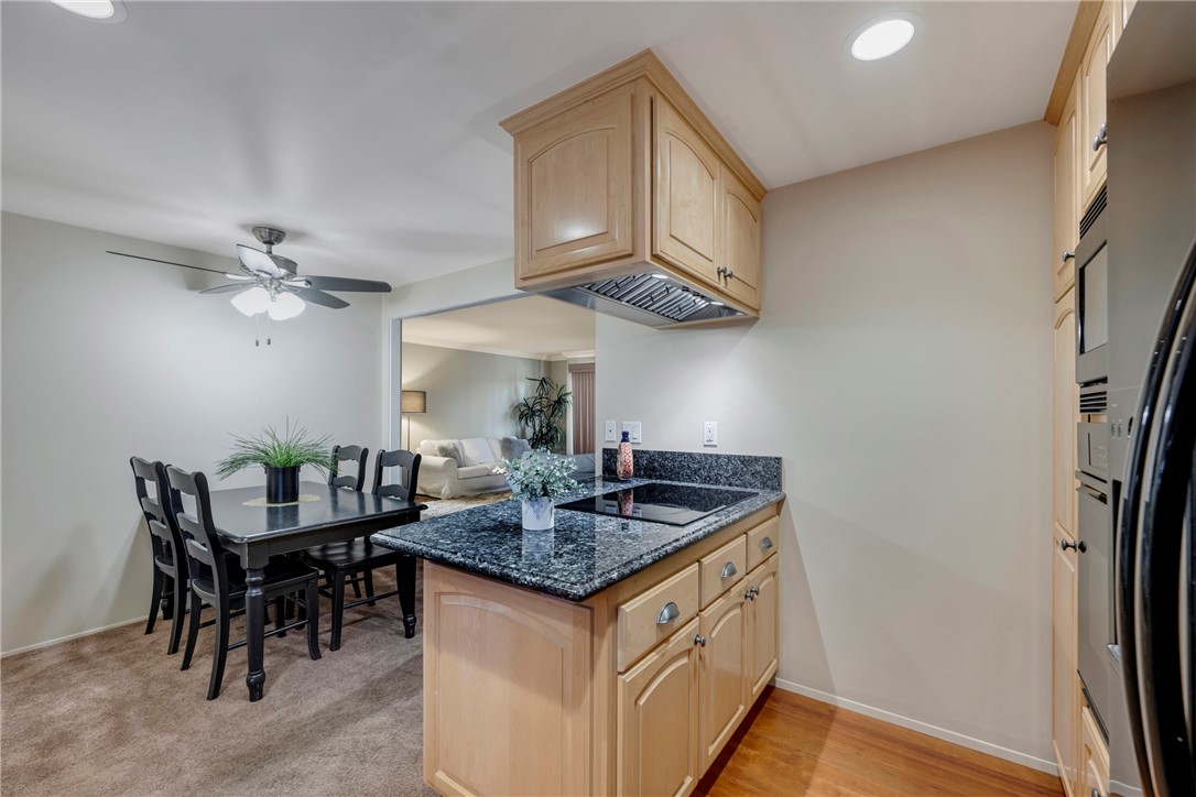 Detail Gallery Image 9 of 36 For 2500 E 2nd St #302,  Long Beach,  CA 90803 - 2 Beds | 2 Baths