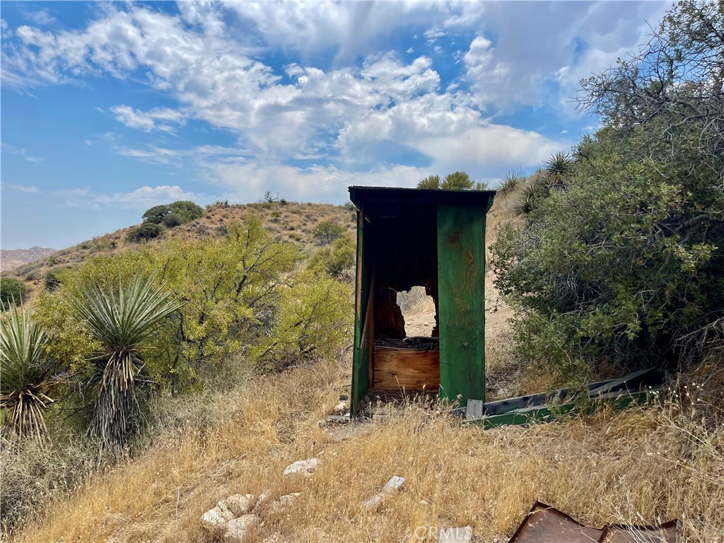 https://media.crmls.org/medias/01a325c5-5bd8-495a-9d12-2ff7fd3c50fb.jpg?preset=X-Large
