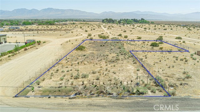 Detail Gallery Image 2 of 20 For 90 Palmdale Blvd, Sun Village,  CA 93543 - – Beds | – Baths