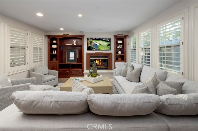Detail Gallery Image 12 of 45 For 6471 Frampton Cir, Huntington Beach,  CA 92648 - 5 Beds | 4/1 Baths