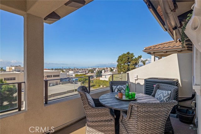 929 1st Street, Hermosa Beach, California 90254, 3 Bedrooms Bedrooms, ,2 BathroomsBathrooms,Residential,Sold,1st,SB22251718