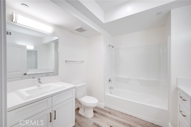 Detail Gallery Image 15 of 19 For 14526 Hartland St #106,  Van Nuys,  CA 91405 - 2 Beds | 2 Baths