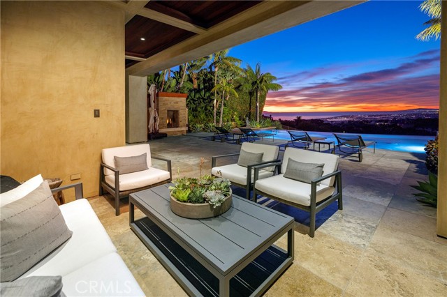 9 Sailcrest, Newport Coast CA: https://media.crmls.org/medias/01a68209-f7e0-431b-beba-41136fd94899.jpg