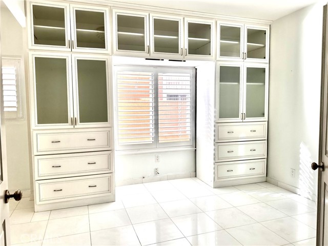 Detail Gallery Image 14 of 53 For 1000 Calle Allegre, Glendale,  CA 91208 - 4 Beds | 4 Baths