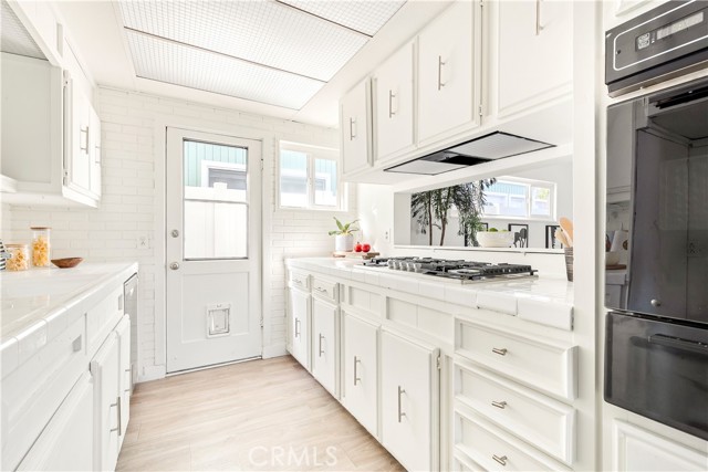 Detail Gallery Image 9 of 27 For 130 43rd, Newport Beach,  CA 92663 - – Beds | – Baths