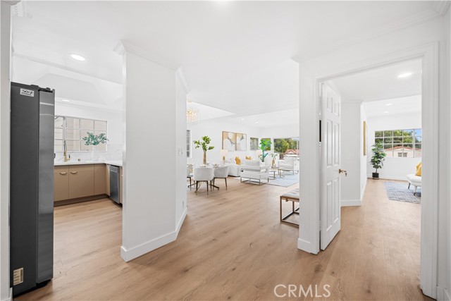 Detail Gallery Image 23 of 53 For 10475 Ashton Avenue Ave #301,  Los Angeles,  CA 90024 - 2 Beds | 3 Baths