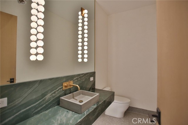 Detail Gallery Image 22 of 64 For 2398 Redlands Dr, Newport Beach,  CA 92660 - 5 Beds | 5/1 Baths