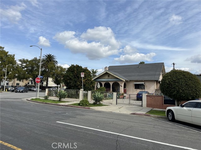 4214 Rosewood, Los Angeles CA: https://media.crmls.org/medias/01a99d69-24ac-4f0d-aad9-57f832fd917d.jpg