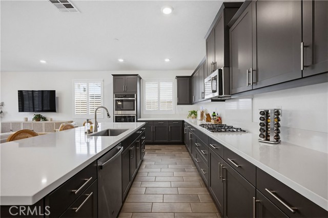 Detail Gallery Image 7 of 43 For 16746 Mistletoe, Fontana,  CA 92336 - 3 Beds | 2 Baths