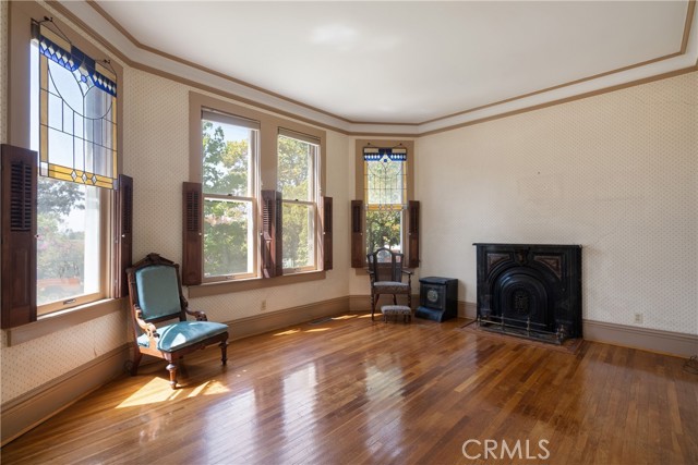 211 E Virginia Avenue, Glendora CA: https://media.crmls.org/medias/01aaa5ca-45b7-4aee-b3b2-d6e89fcddc96.jpg