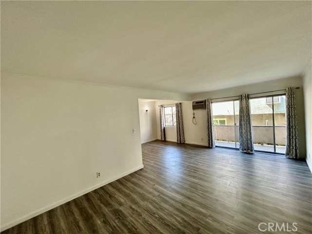 Detail Gallery Image 3 of 14 For 14823 Gilmore 106w,  Van Nuys,  CA 91411 - 1 Beds | 1 Baths