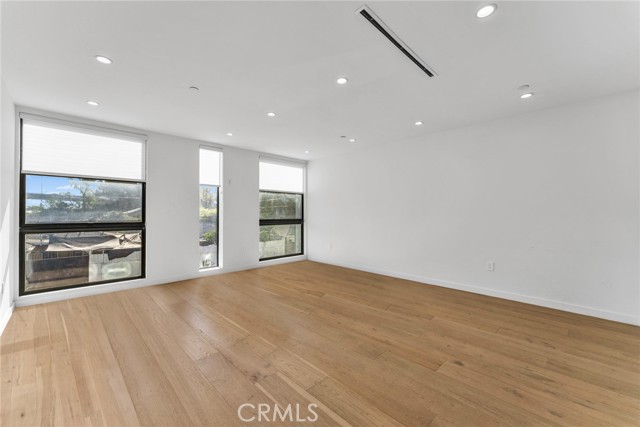 Detail Gallery Image 9 of 27 For 11341 Pearl St, Los Angeles,  CA 90064 - 4 Beds | 4/1 Baths