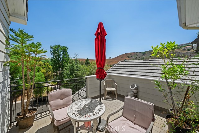 9 Zanja Lane, Bell Canyon CA: https://media.crmls.org/medias/01acabff-03a0-4adc-b4e7-54c8bf77d4c3.jpg