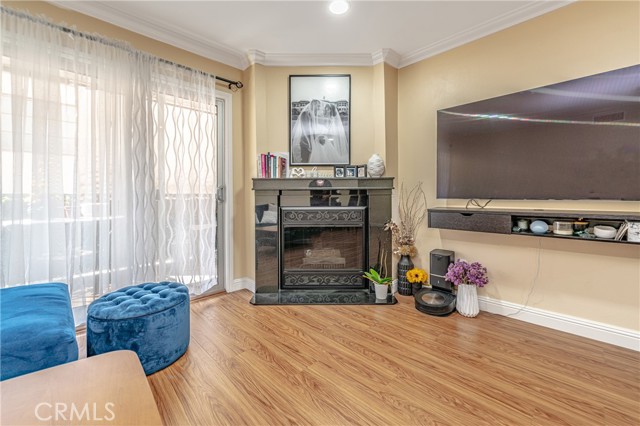 Detail Gallery Image 4 of 26 For 333 Burchett St #101,  Glendale,  CA 91203 - 2 Beds | 2 Baths