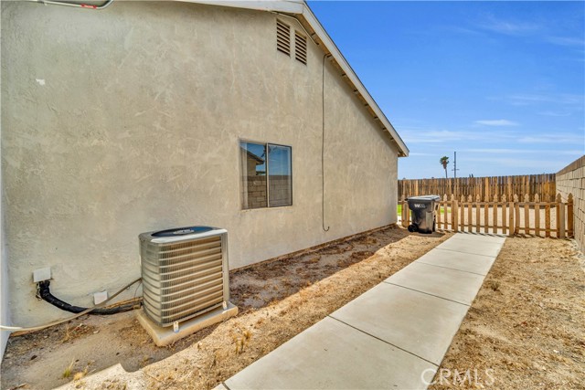 3112 Edwards Avenue, Rosamond CA: https://media.crmls.org/medias/01acdc1d-b7e2-495c-872e-ac5fe758a859.jpg